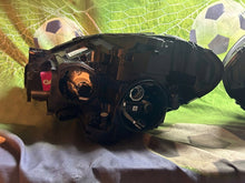 Laden Sie das Bild in den Galerie-Viewer, Frontscheinwerfer Mercedes-Benz W246 A2468207761 A2468207861 Ein Satz Headlight SCH6041093226js