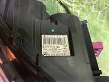 Laden Sie das Bild in den Galerie-Viewer, Frontscheinwerfer Mercedes-Benz W246 A2468207761 A2468207861 Ein Satz Headlight SCH6041093226js