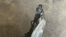 Laden Sie das Bild in den Galerie-Viewer, Frontscheinwerfer Citroën C5 III 9674399580 89905355 Links Headlight SCH6043621570qr