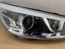 Load image into Gallery viewer, Frontscheinwerfer Kia Ceed 92102-A2100 Rechts Scheinwerfer Headlight SCH6093280499tc
