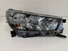 Laden Sie das Bild in den Galerie-Viewer, Frontscheinwerfer Toyota Hilux VIII 811100KK60 Rechts Scheinwerfer Headlight SCH6116898344nt