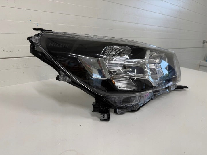 Frontscheinwerfer Toyota Hilux VIII 811100KK60 Rechts Scheinwerfer Headlight SCH6116898344nt