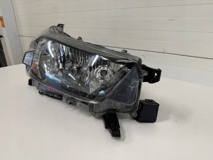 Frontscheinwerfer Toyota Hilux VIII 811100KK60 Rechts Scheinwerfer Headlight SCH6116898344nt