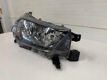 Laden Sie das Bild in den Galerie-Viewer, Frontscheinwerfer Toyota Hilux VIII 811100KK60 Rechts Scheinwerfer Headlight SCH6116898344nt