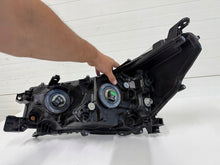 Laden Sie das Bild in den Galerie-Viewer, Frontscheinwerfer Toyota Hilux VIII 811100KK60 Rechts Scheinwerfer Headlight SCH6116898344nt