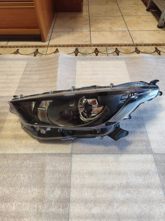 Frontscheinwerfer Toyota Yaris EU-K06 Links Scheinwerfer Headlight SCH6117399208hb