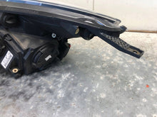 Laden Sie das Bild in den Galerie-Viewer, Frontscheinwerfer Opel Meriva B 13372334 Rechts Scheinwerfer Headlight SCH6128868844wc
