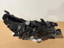Laden Sie das Bild in den Galerie-Viewer, Frontscheinwerfer Toyota Hilux ARO31089 Links Scheinwerfer Headlight SCH6131171640mk