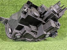 Laden Sie das Bild in den Galerie-Viewer, Frontscheinwerfer Opel E Combo 9816825480 Rechts Scheinwerfer Headlight SCH6163359725fj