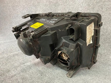 Laden Sie das Bild in den Galerie-Viewer, Frontscheinwerfer Land Rover Range III L322 XBC000395 Xenon Links Headlight SCH6167221177oo