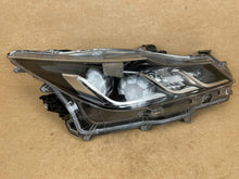 Laden Sie das Bild in den Galerie-Viewer, Frontscheinwerfer Toyota Corolla 8113002T31 LED Rechts Scheinwerfer Headlight SCH6186808610ck