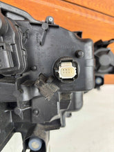Laden Sie das Bild in den Galerie-Viewer, Frontscheinwerfer Toyota Yaris Cross 0D312 Links Scheinwerfer Headlight SCH6229660344ri