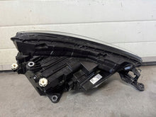 Laden Sie das Bild in den Galerie-Viewer, Frontscheinwerfer Skoda Kamiq 655941015C Full LED Links Scheinwerfer Headlight SCH6242751549tq