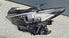 Laden Sie das Bild in den Galerie-Viewer, Frontscheinwerfer Mazda 3 Bp BGKN-67890 LED Links Scheinwerfer Headlight SCH6243634349jw