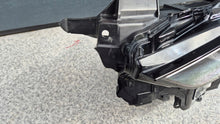 Laden Sie das Bild in den Galerie-Viewer, Frontscheinwerfer Mazda 3 Bp BGKN-67890 LED Links Scheinwerfer Headlight SCH6243634349jw