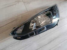 Laden Sie das Bild in den Galerie-Viewer, Frontscheinwerfer Ford Focus MX7B-13E015-CE Links Scheinwerfer Headlight SCH6251989091ty