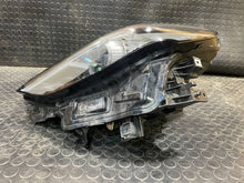 Laden Sie das Bild in den Galerie-Viewer, Frontscheinwerfer Mazda 3 Bp S2607C004 Links Scheinwerfer Headlight SCH6257715018vm