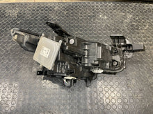 Laden Sie das Bild in den Galerie-Viewer, Frontscheinwerfer Mazda 3 Bp S2607C004 Links Scheinwerfer Headlight SCH6257715018vm