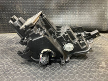 Laden Sie das Bild in den Galerie-Viewer, Frontscheinwerfer Mazda 3 Bp S2607C004 Links Scheinwerfer Headlight SCH6257715018vm