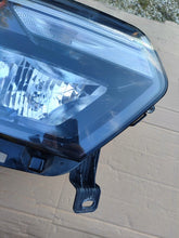 Load image into Gallery viewer, Frontscheinwerfer Renault Master 260105567R Rechts Scheinwerfer Headlight SCH6276806916wk