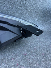 Laden Sie das Bild in den Galerie-Viewer, Frontscheinwerfer Ford Fiesta I L1BB-13E015-GB Links Scheinwerfer Headlight SCH6304186067qd