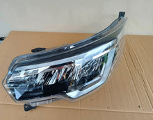 Laden Sie das Bild in den Galerie-Viewer, Frontscheinwerfer Renault Trafic 260601790R Links Scheinwerfer Headlight SCH6326509110cp
