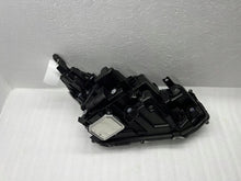 Laden Sie das Bild in den Galerie-Viewer, Frontscheinwerfer Toyota Yaris Cross 899070D010 Links Scheinwerfer Headlight SCH6348910651gs