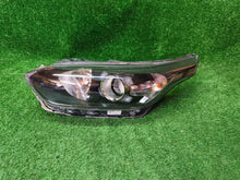 Load image into Gallery viewer, Frontscheinwerfer Kia Ceed 92101J7051 Links Scheinwerfer Headlight SCH6380762830vo