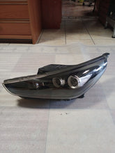 Load image into Gallery viewer, Frontscheinwerfer Hyundai I30 92101 G4120 Links Scheinwerfer Headlight SCH6383683084vd