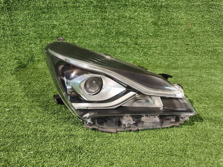 Frontscheinwerfer Toyota Yaris NRR1478 Rechts Scheinwerfer Headlight SCH6386534396fe