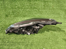 Laden Sie das Bild in den Galerie-Viewer, Frontscheinwerfer Toyota Yaris NRR1478 Rechts Scheinwerfer Headlight SCH6386534396fe