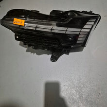 Laden Sie das Bild in den Galerie-Viewer, Frontscheinwerfer Volvo 80000401 Full LED Links Scheinwerfer Headlight SCH6386815626ks