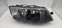 Laden Sie das Bild in den Galerie-Viewer, Frontscheinwerfer Skoda Octavia III 5E1941016B Xenon Rechts Headlight SCH6386865023ws