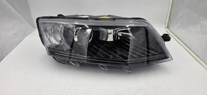 Frontscheinwerfer Skoda Octavia III 5E1941016B Xenon Rechts Headlight SCH6386865023ws