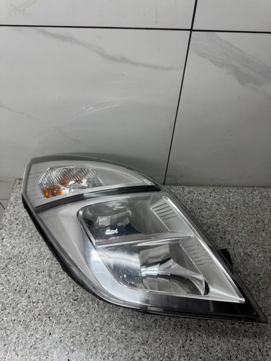 Frontscheinwerfer Nissan Interstar 26010BZ50A Rechts Scheinwerfer Headlight SCH6403735608qb