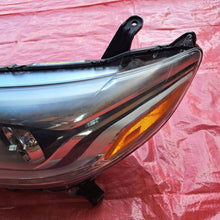 Laden Sie das Bild in den Galerie-Viewer, Frontscheinwerfer Toyota Sienna 298047443 Links Scheinwerfer Headlight SCH6410461812yv