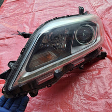 Laden Sie das Bild in den Galerie-Viewer, Frontscheinwerfer Toyota Sienna 298047443 Links Scheinwerfer Headlight SCH6410461812yv