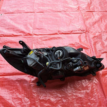 Laden Sie das Bild in den Galerie-Viewer, Frontscheinwerfer Toyota Sienna 298047443 Links Scheinwerfer Headlight SCH6410461812yv
