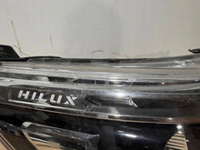 Laden Sie das Bild in den Galerie-Viewer, Frontscheinwerfer Toyota Hilux ARO31091 Links Scheinwerfer Headlight SCH6416727149ly