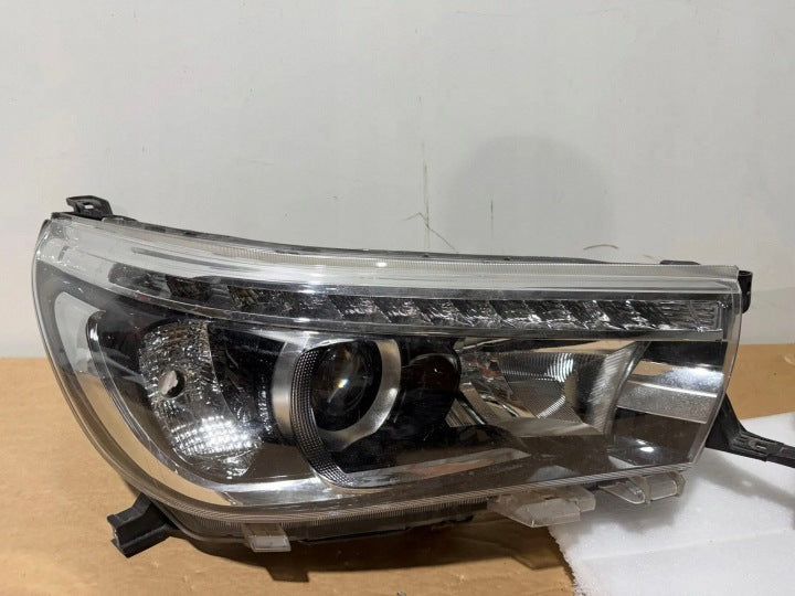 Frontscheinwerfer Toyota Hilux ARO31091 Links Scheinwerfer Headlight SCH6416727149ly