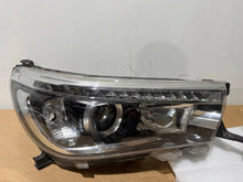 Laden Sie das Bild in den Galerie-Viewer, Frontscheinwerfer Toyota Hilux ARO31091 Links Scheinwerfer Headlight SCH6416727149ly
