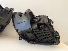 Laden Sie das Bild in den Galerie-Viewer, Frontscheinwerfer Mercedes-Benz A2069068104 Ein Satz Scheinwerfer Headlight SCH6419044268db
