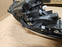 Laden Sie das Bild in den Galerie-Viewer, Frontscheinwerfer Toyota 42-119 Rechts Scheinwerfer Headlight SCH6431007294il