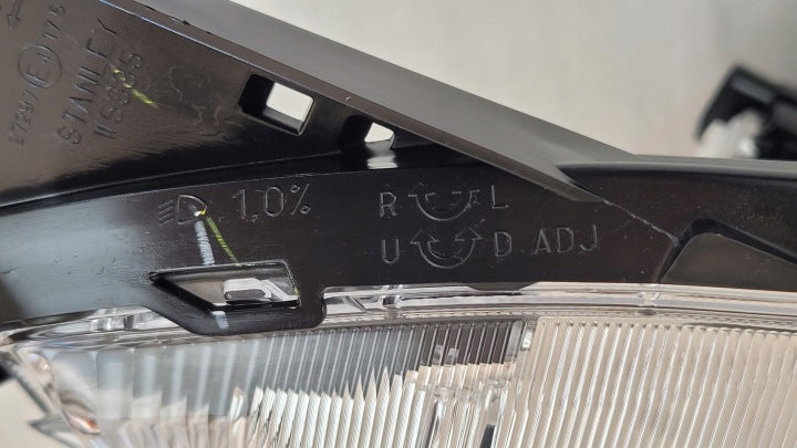 Frontscheinwerfer Mitsubishi Space W Star 8301D446 Rechts Scheinwerfer Headlight SCH6435699347rp