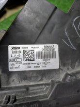 Laden Sie das Bild in den Galerie-Viewer, Frontscheinwerfer Dacia Duster 260602515R Links Scheinwerfer Headlight SCH6499700098zu