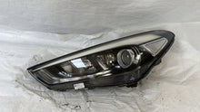 Laden Sie das Bild in den Galerie-Viewer, Frontscheinwerfer Hyundai Tucson D7921110A0 Links Scheinwerfer Headlight SCH6521347507bi