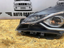 Laden Sie das Bild in den Galerie-Viewer, Frontscheinwerfer Toyota Yaris 212-11BZL-LDEM2 Links Scheinwerfer Headlight SCH6524125866ui