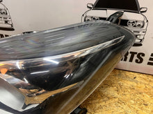 Laden Sie das Bild in den Galerie-Viewer, Frontscheinwerfer Toyota Yaris 212-11BZL-LDEM2 Links Scheinwerfer Headlight SCH6524125866ui