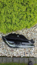 Laden Sie das Bild in den Galerie-Viewer, Frontscheinwerfer Skoda Superb 3V1941016D Rechts Scheinwerfer Headlight SCH6527516125tj