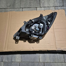 Laden Sie das Bild in den Galerie-Viewer, Frontscheinwerfer Mercedes-Benz Sprinter A9068201061 Xenon Rechts Headlight SCH6529085126yj